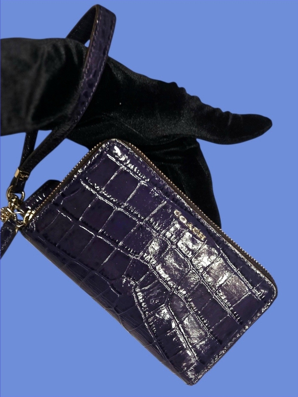COACH Purple Glossy Croc-Embossed Lea. Ziparound Wristlet w/Gold Logo LIKE NEW!